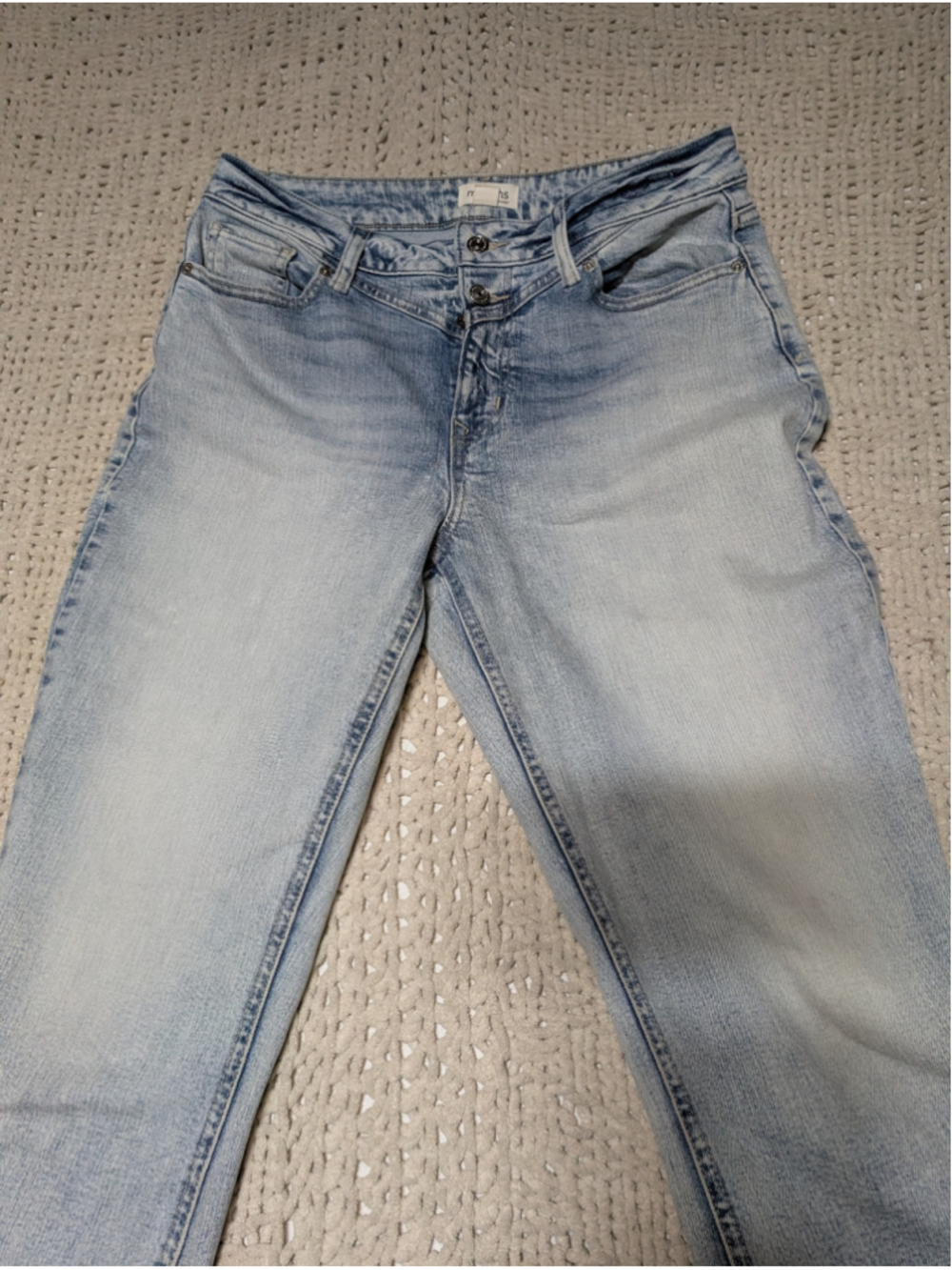 M830 - Women's Light Blue Ankle Jeans Size 30
